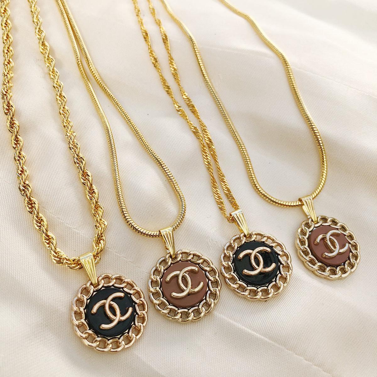 Lot - Vintage Chanel gold tone mirror pendant charm necklace with CC Logo  and chunky chain, tag marked 2 CC 9 Made in France, in Chanel bo