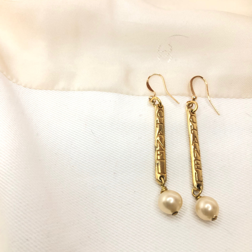 CHANEL Pearl Chain CC Dangle Earrings Gold 1318659 | FASHIONPHILE