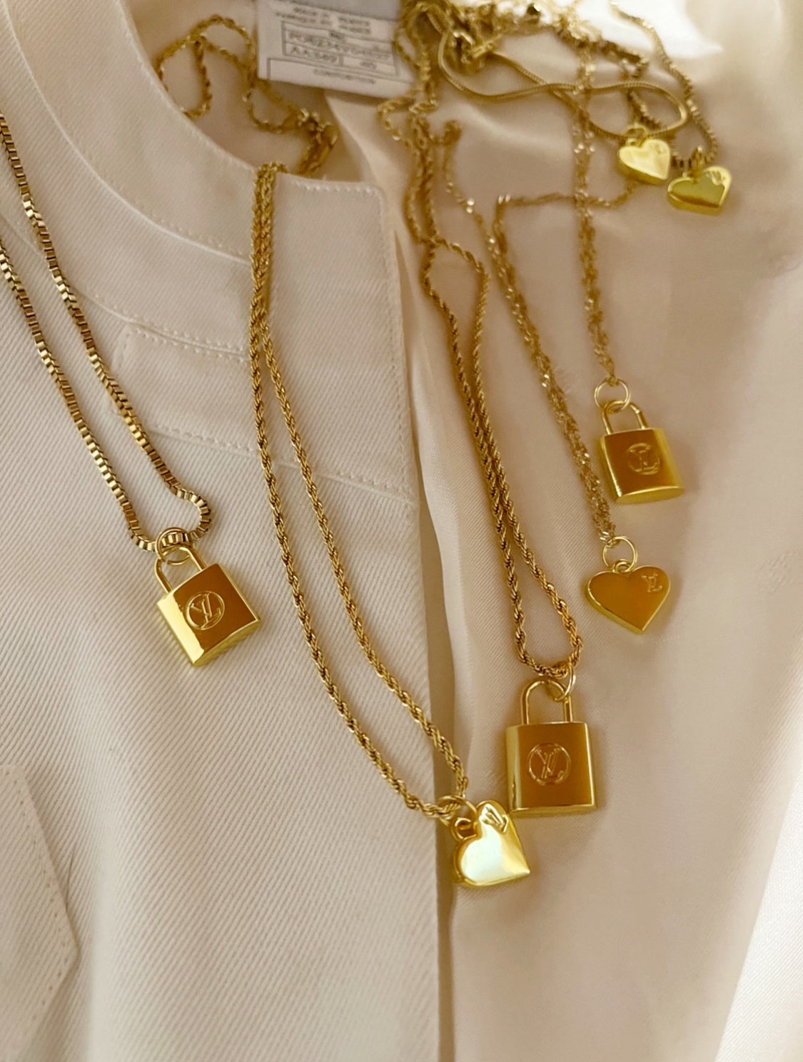 louis vuitton necklace lock gold